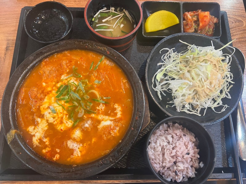 청담돈가스 인기 메뉴 돈가스 김치나베, 얼큰한 국물 속 바삭한 돈가스