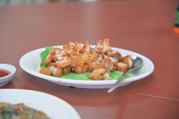 돼지고기 딥프라이드. 갈색으로 마이아르 되어 맛있게 보인다.