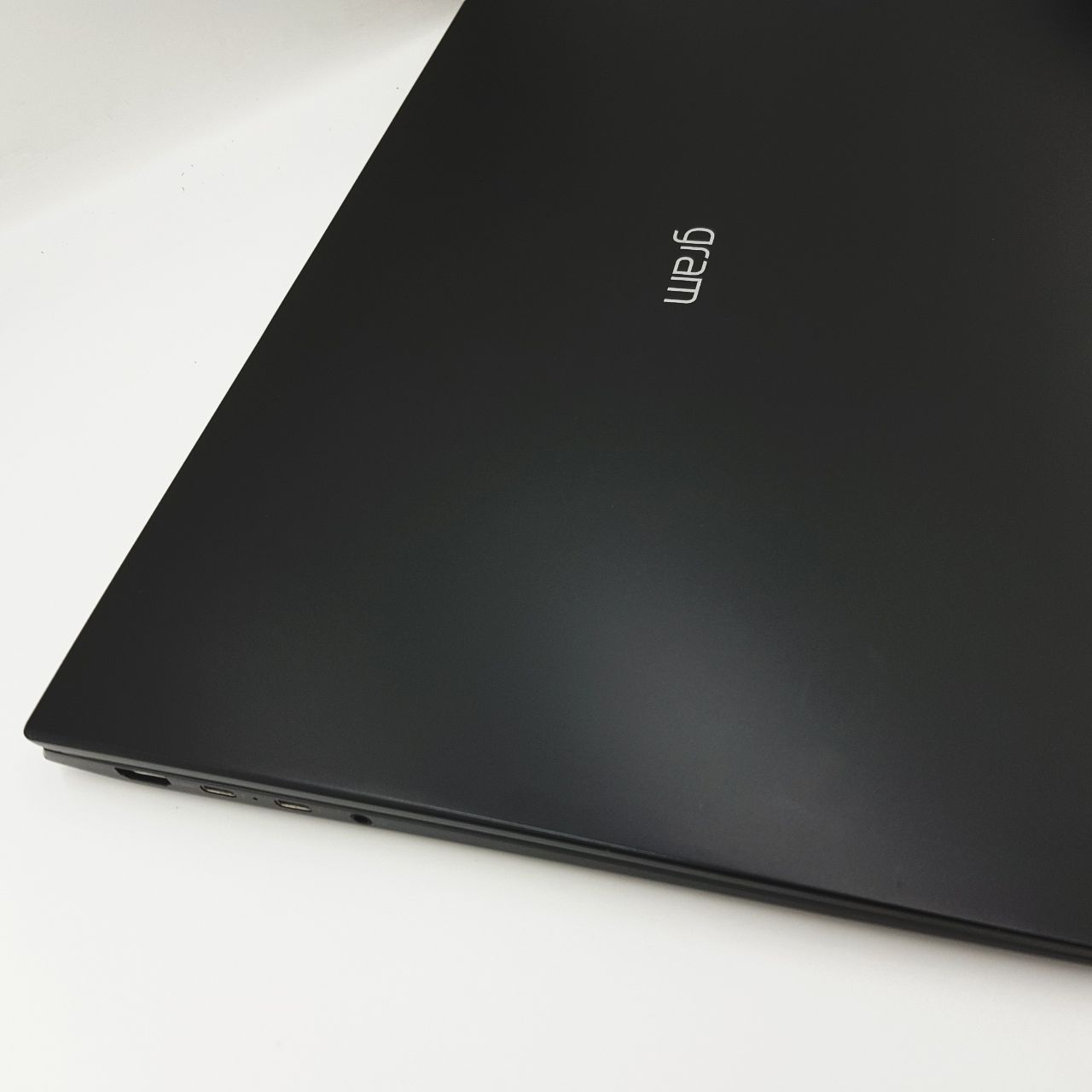 17ZD90P-GX5SK 좌측 포트