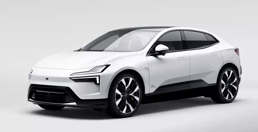 옆에서 본 폴스타 4 앞모습입니다.