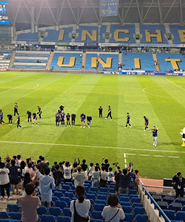 90도로 인사하는 선수들