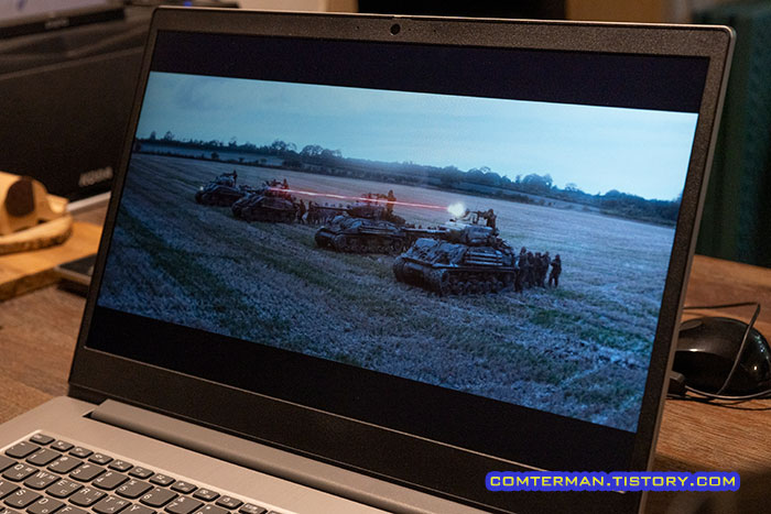 레노버 17ARE05 액정 품질