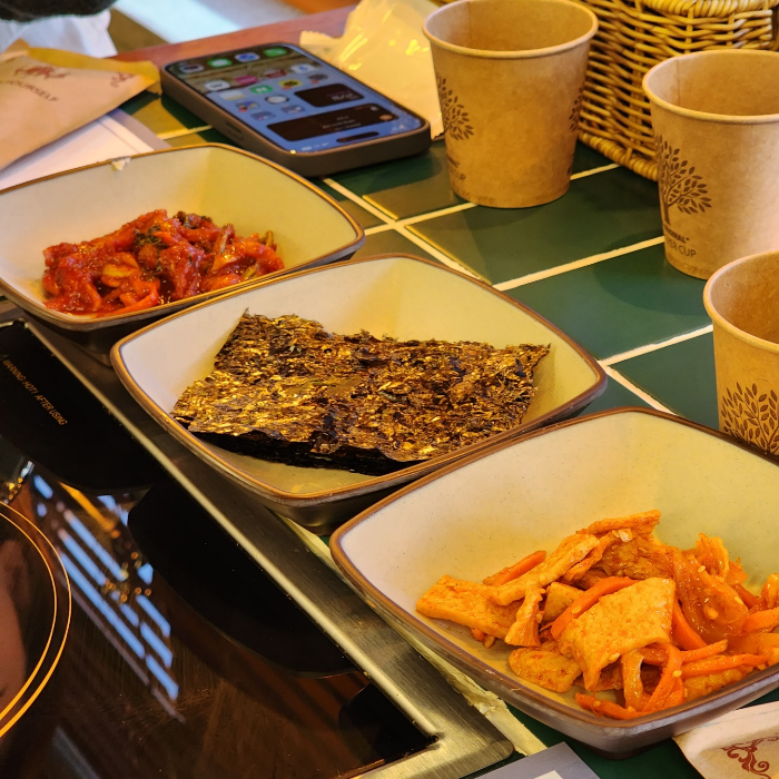 해화로-기본반찬종류-오뎅볶음-김