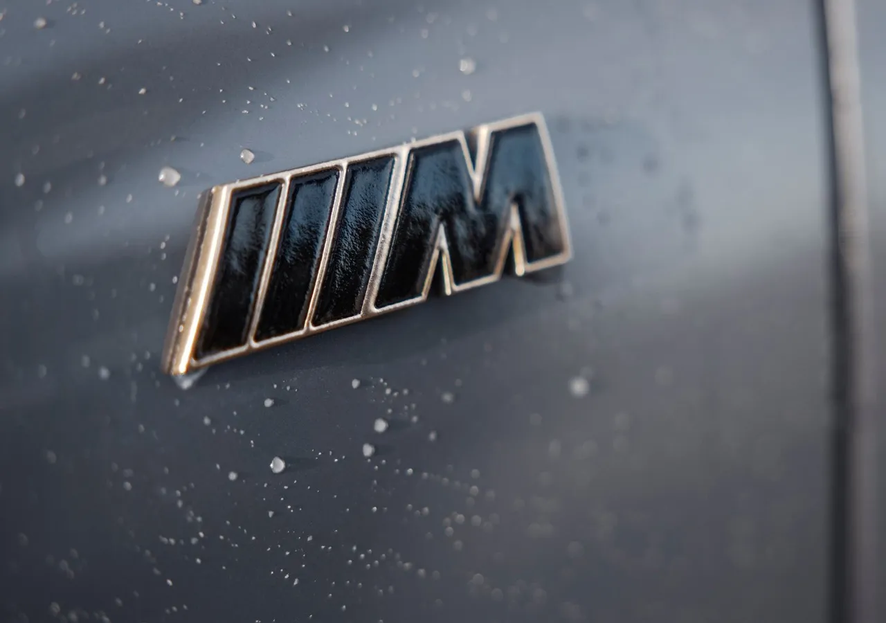 BMW IX M60 차량 이미지