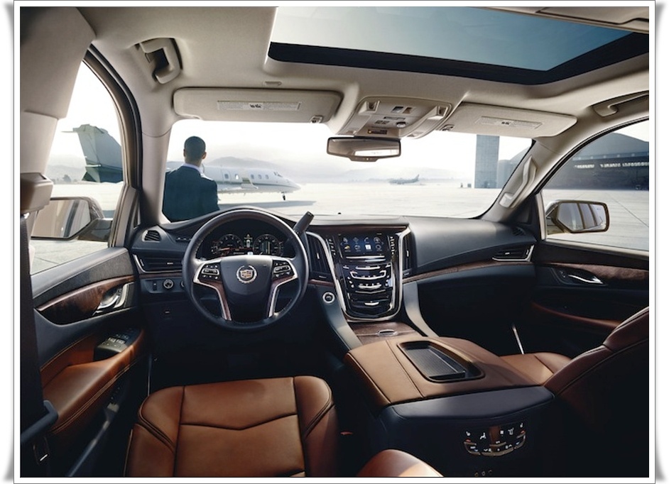 4세대 에스컬레이드 실내 고급스러운 대시보드