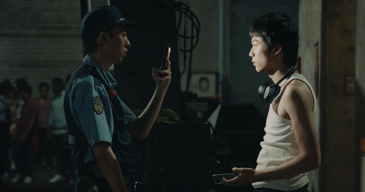 영화 해피엔드(2025) AI 감시 사회 속 청춘의 우정&amp;#44; 쿠키영상 상영정보 (이미지 : 네이버무비)