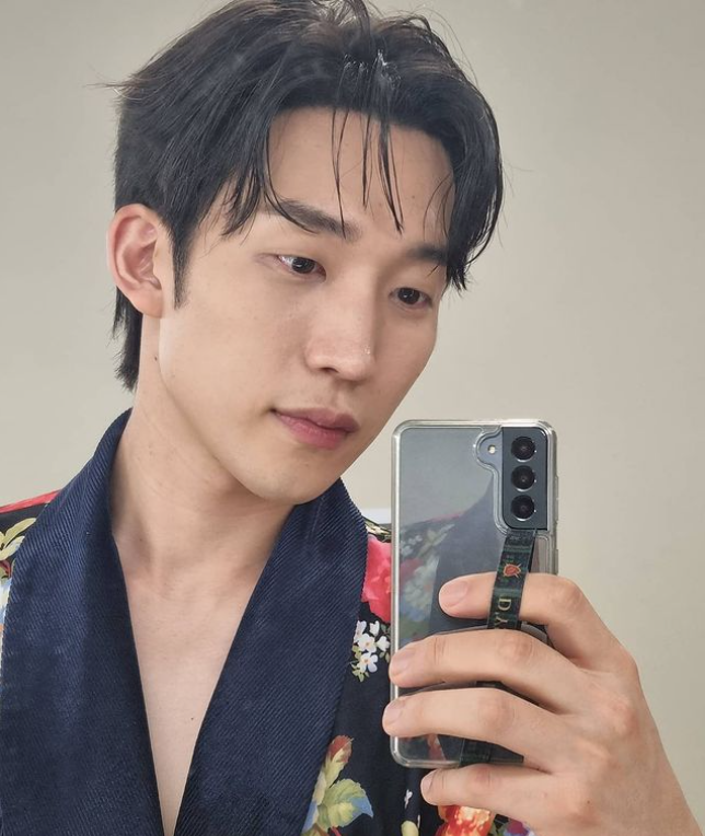 배우-이상이-셀카