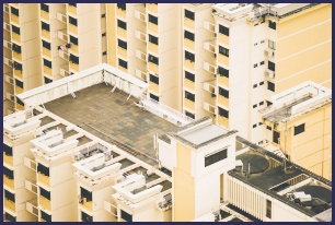 아이보리색 건물 옥상