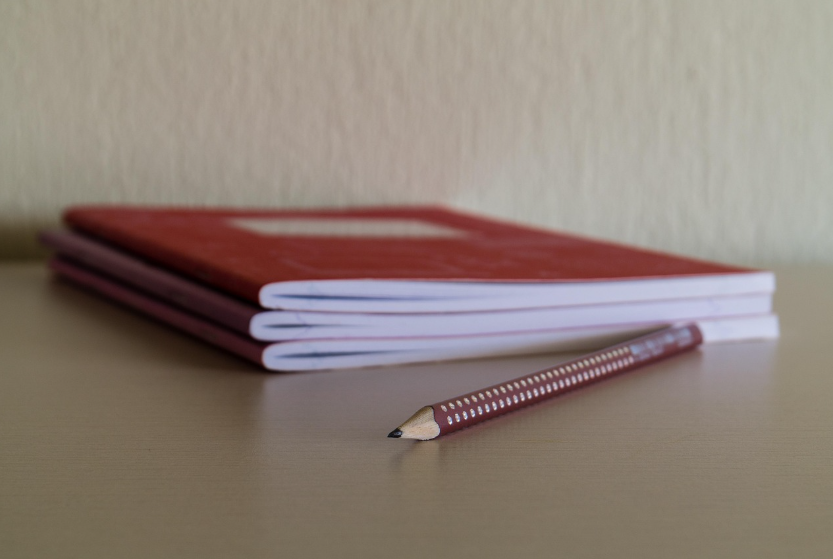 노트 연필 이미지