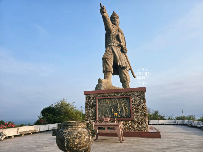 베트남 쩐흥 다오 장군 동상