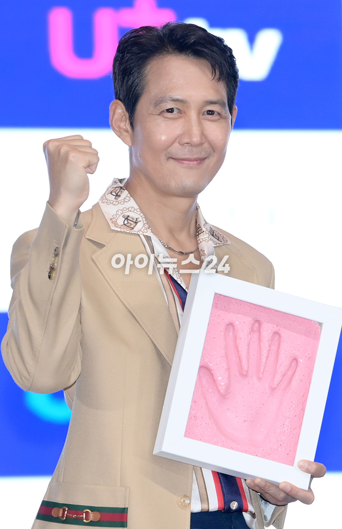 배우 이정재가 27일 오후 인천 연수구 인천글로벌캠퍼스에서 진행된 제2회 청룡시리즈어워즈 핸드프린팅 행사에 참석하고 있다. [사진=정소희 기자]