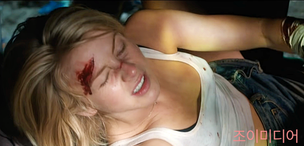 맬러리의 고통스러워하는 모습