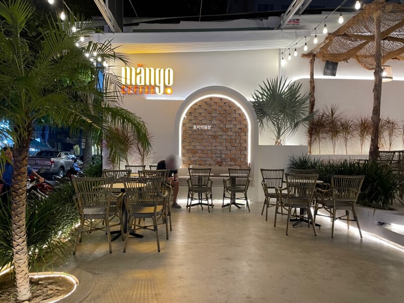 나트랑 시내 예쁜 카페 맛집 망고 커피 - 야외석