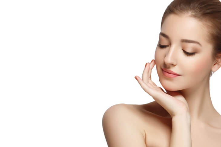 탄력있는-피부의-여성