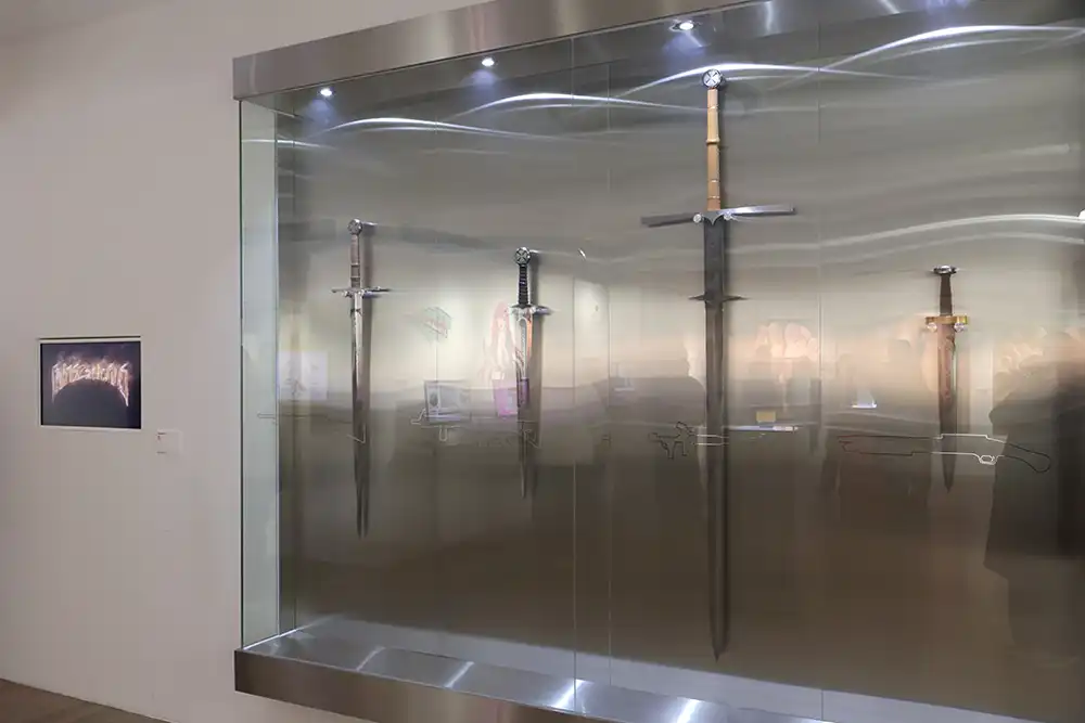 총을-반납하면-바꿔준다는-검인데-반납한-총을-녹여-만들었다고함