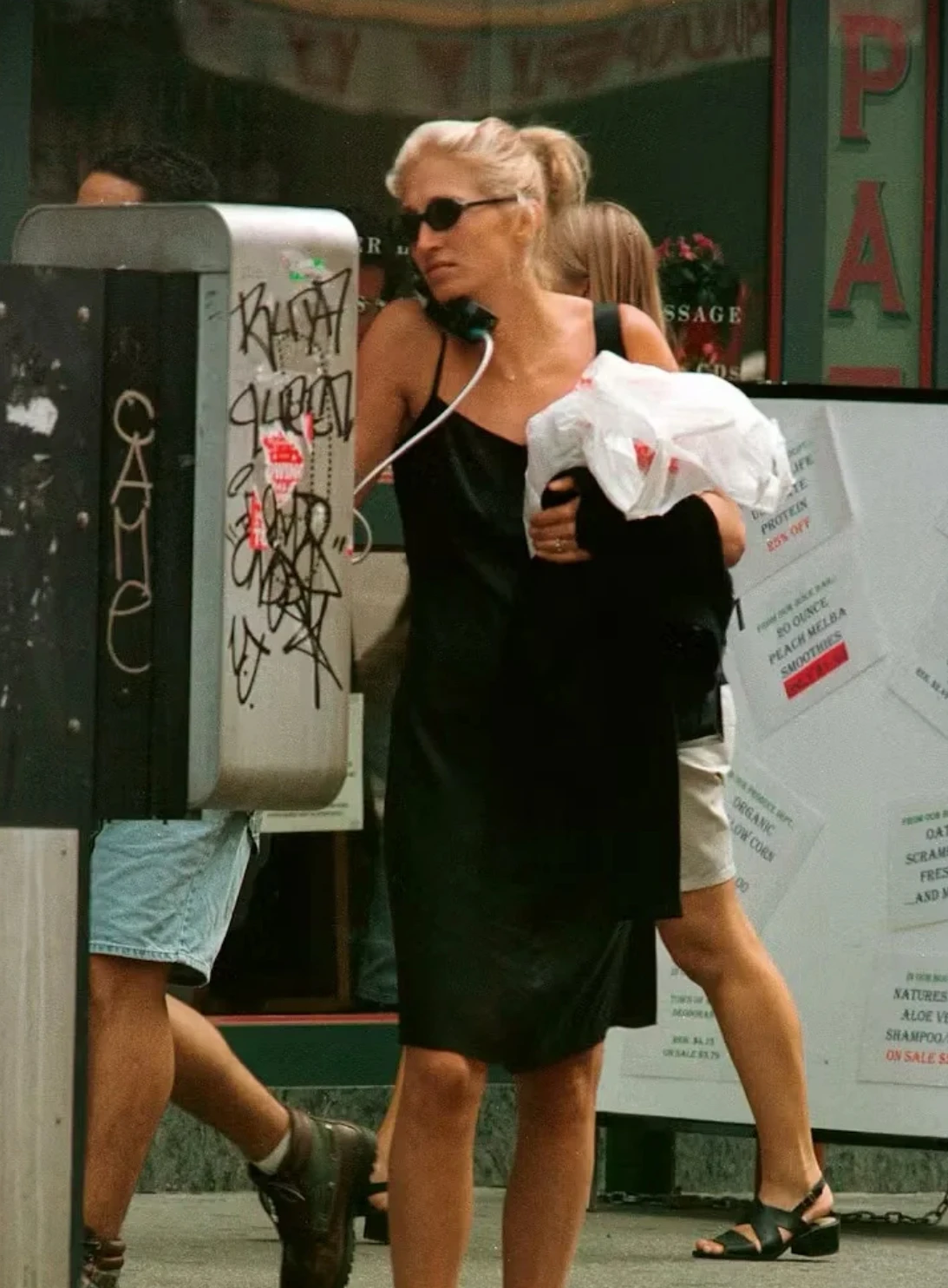 캐롤린베셋&#44;캐롤린베셋케네디&#44;캐롤린청바지&#44;부츠컷진&#44;90년대패션&#44;미니멀리즘룩&#44;콰이어트럭셔리&#44;리바이스517&#44;청바지스타일링&#44;아메리칸러브스토리&#44;HBO드라마&#44;존에프케네디주니어&#44;25년청바지트렌트&#44;레트로패션&#44;벨라하디드패션&#44;셀린느청청&#44;끌로에패션쇼&#44;티스토리패션&#44;트렌드분석&#44;패션아이콘&#44; 올드머니룩