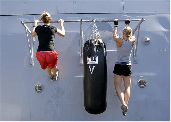 좌측-풀업 우측-친업