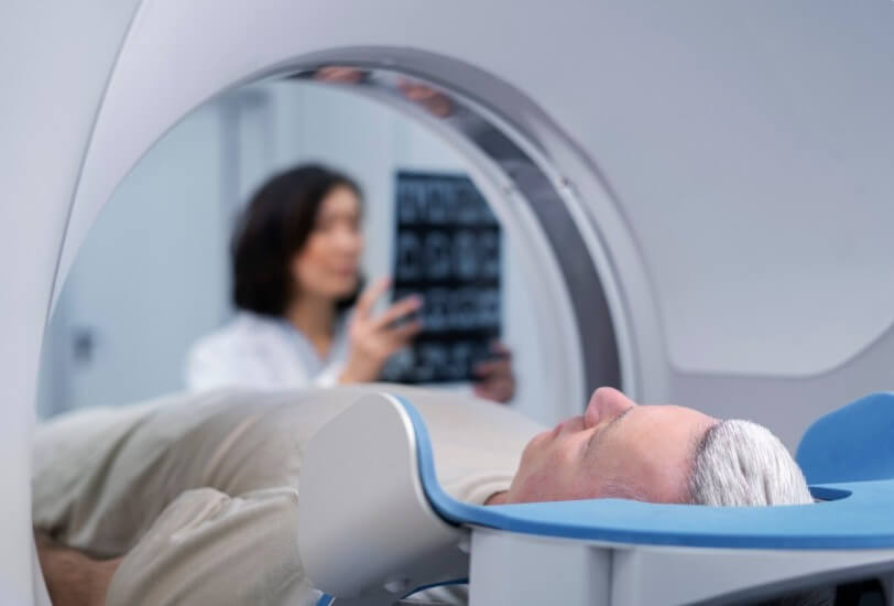 CT 촬영을 진행 중인 모습