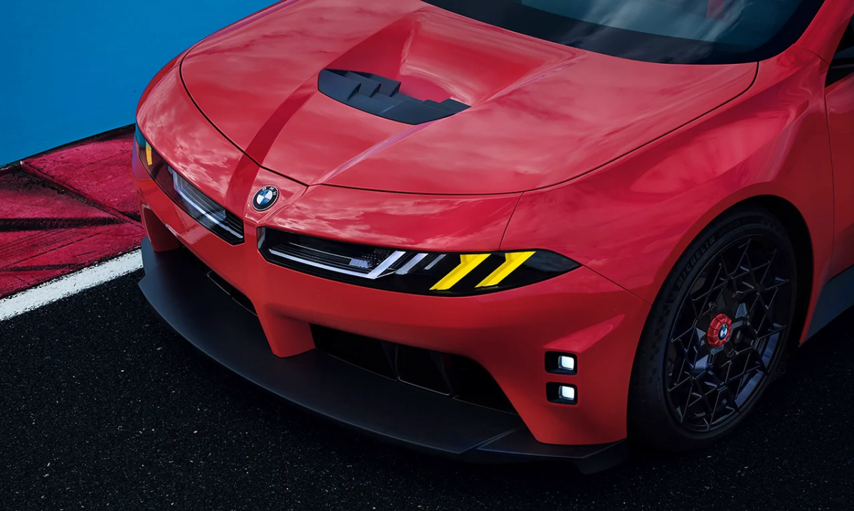 BMW M 옐로우 라이트와 샤크 노즈 전면 디자인
