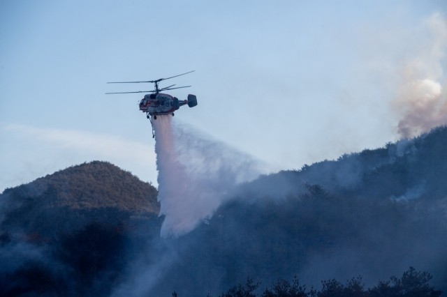 청송 산불 헬기로 진화 관련 사진
