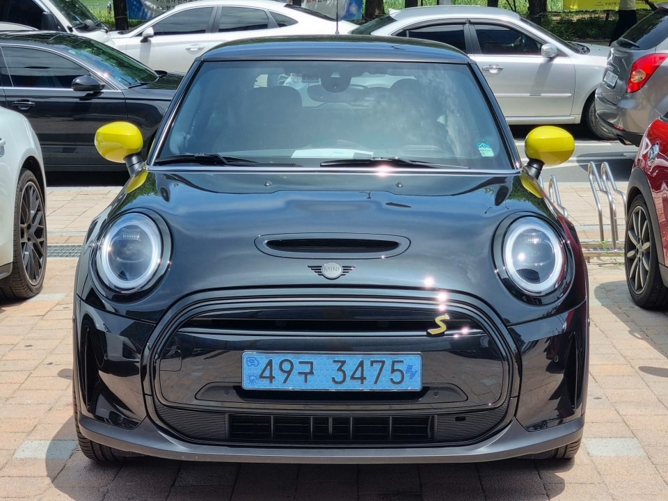 미니 일렉트릭의 앞모습입니다.