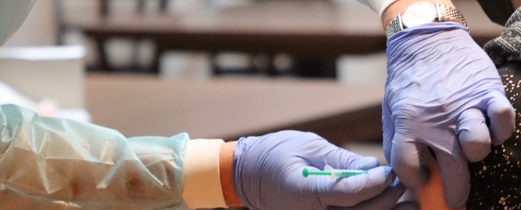 예방 접종 하는 모습