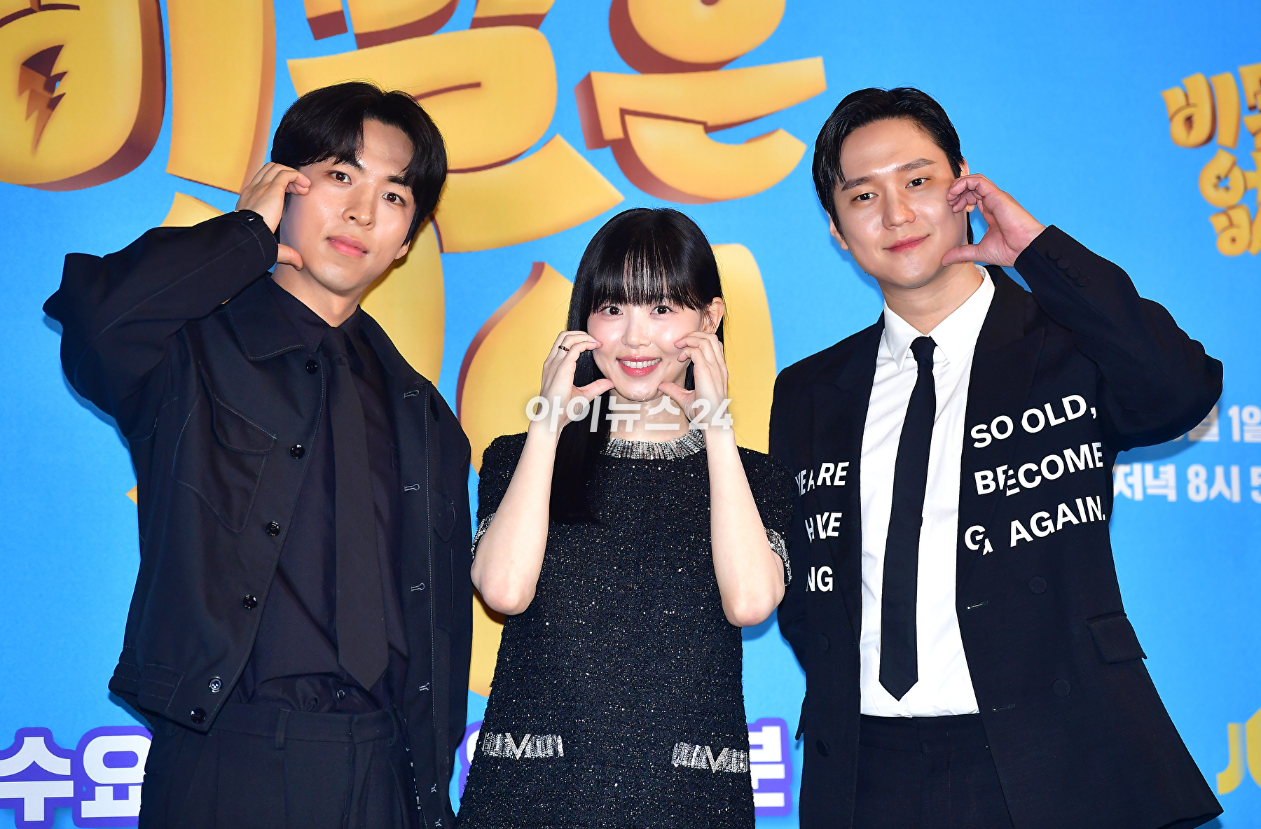 배우 주종혁&#44; 강한나&#44; 고경표가 30일 오후 서울 구로구 라마다호텔에서 열린 JTBC 새 수목드라마 &#39;비밀은 없어&#39; 제작발표회에서 포토타임을 갖고 있다. [사진=곽영래 기자]