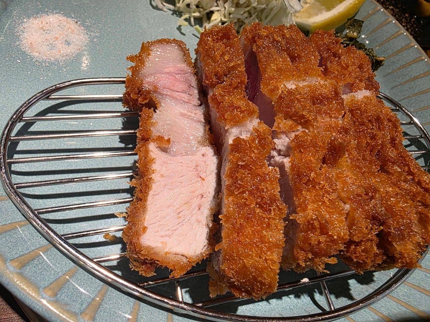 두툼한 상로스카츠 단면