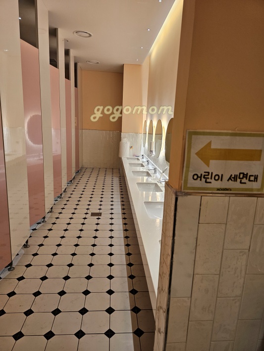 잭슨나인스 화장실