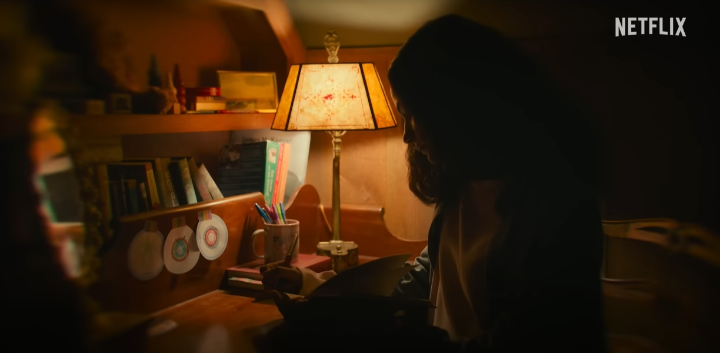 일기장을쓰고있는레이첼의어머니