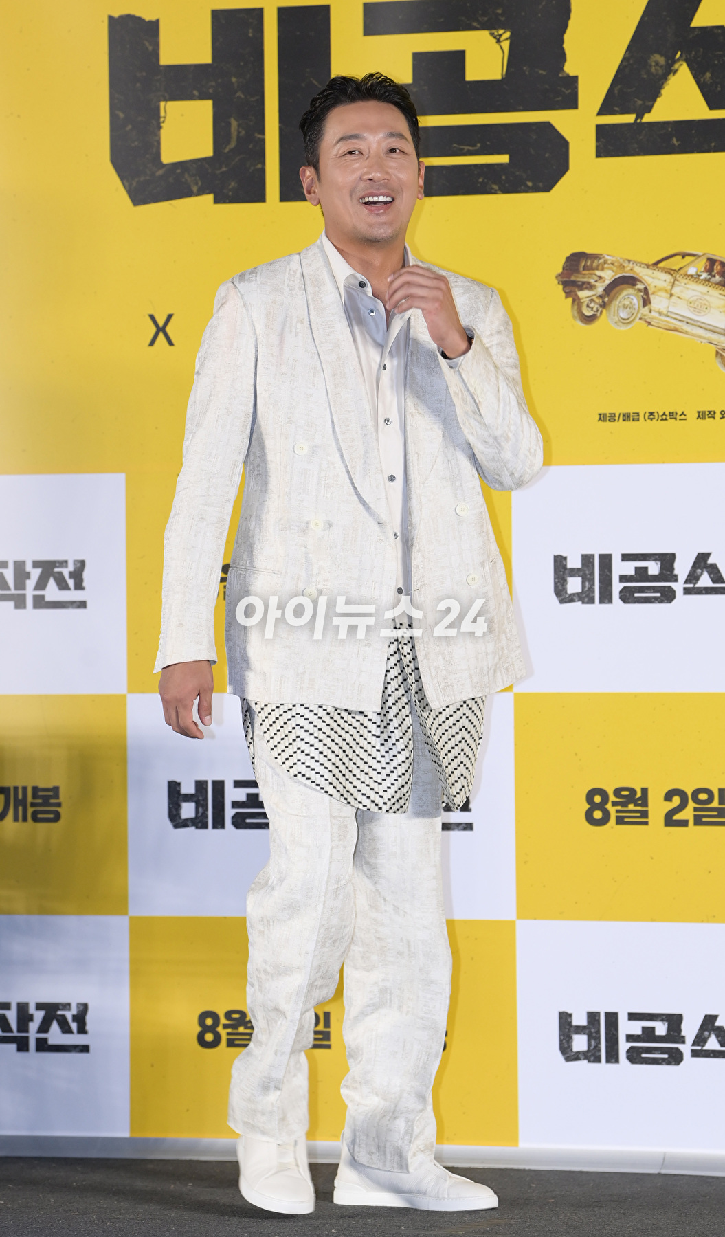 배우 하정우가 4일 오전 서울 용산구 CGV 용산아이파크몰에서 열린 영화 '비공식작전' (감독 김성훈) 제작보고회에 참석하고 있다. [사진=정소희 기자]