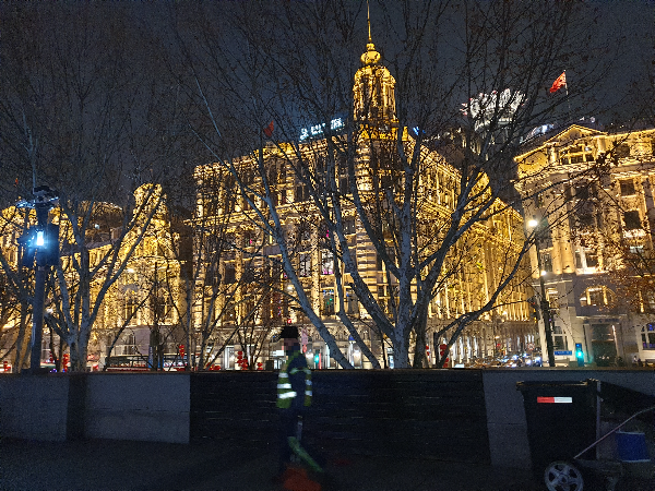 다양한 근현대 건물에 장식된 조명들