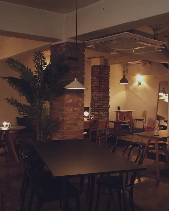 스튜디오레이크-매장내부-테이블