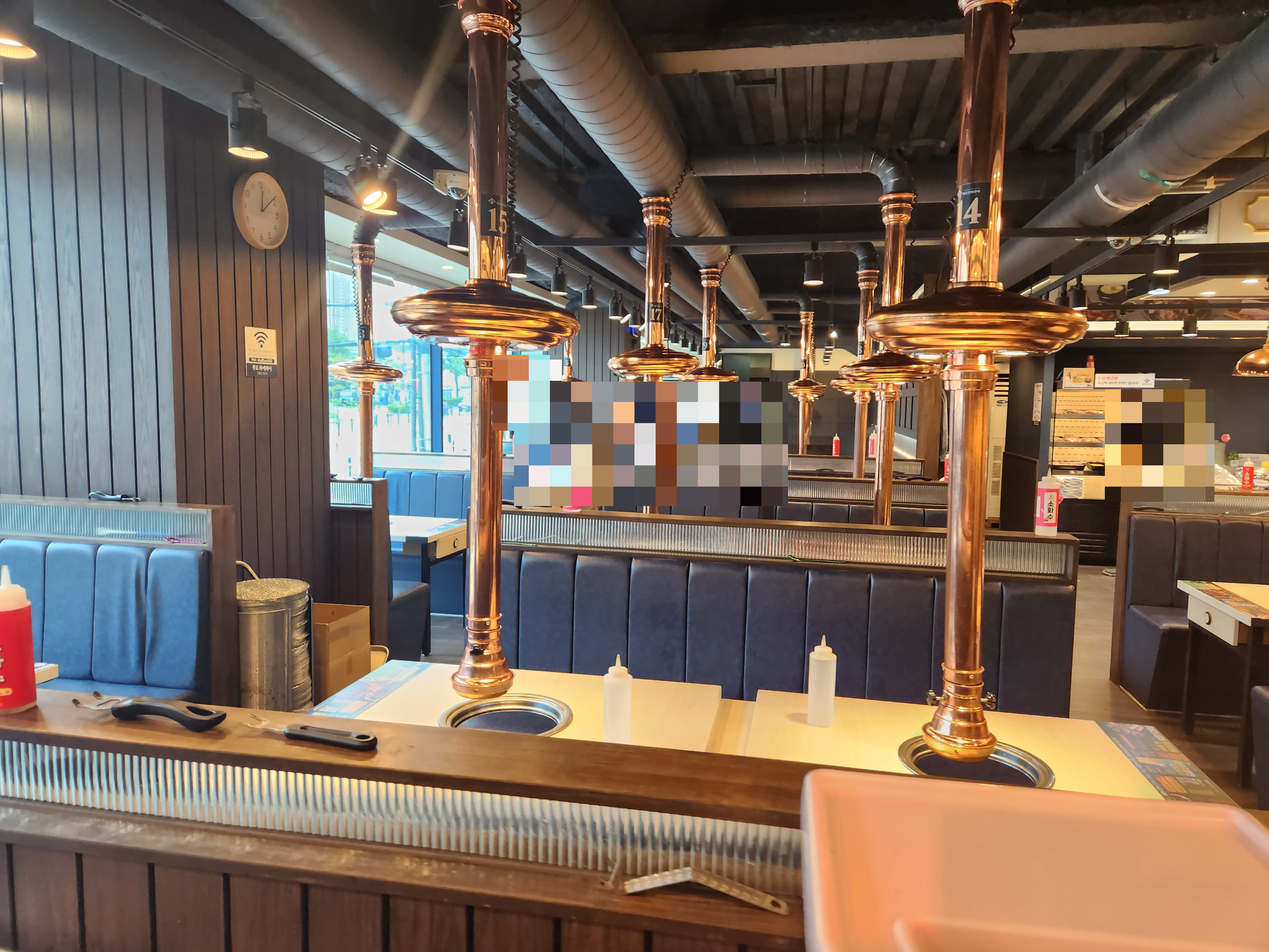 명륜진사갈비 주례점 내부