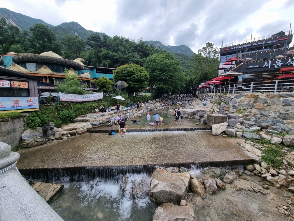 동학사 계곡