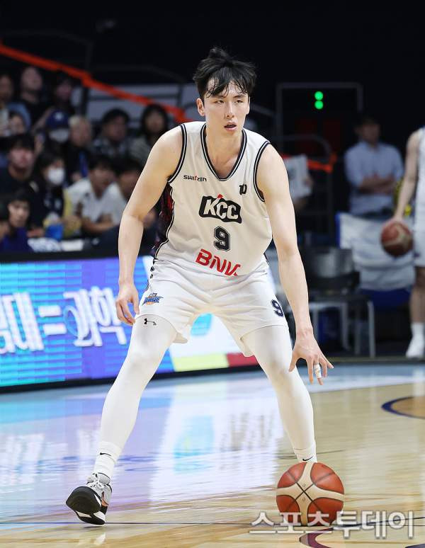 송교창 해외 진출 선언: 부산 KCC 임의탈퇴 이유와 일본 B리그 이적 전망 총정리