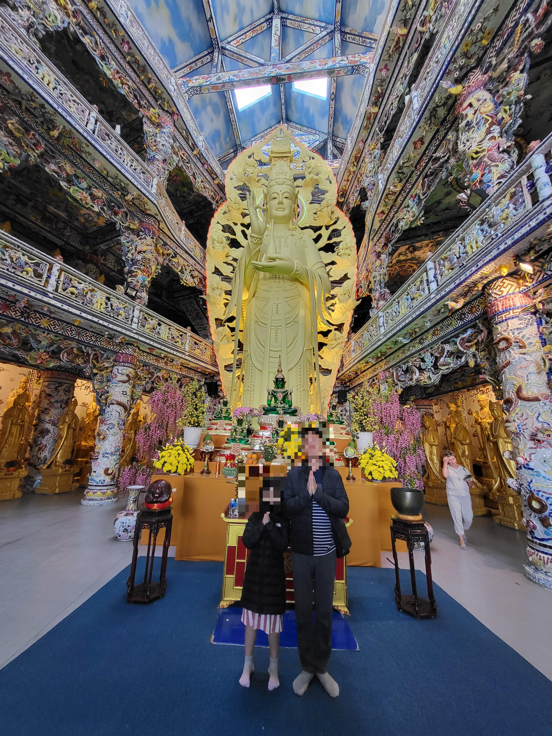 달랏 린푸억 사원: 초등 아이도 반한 유리 성! (다른 사원과 차이점/복장 팁)