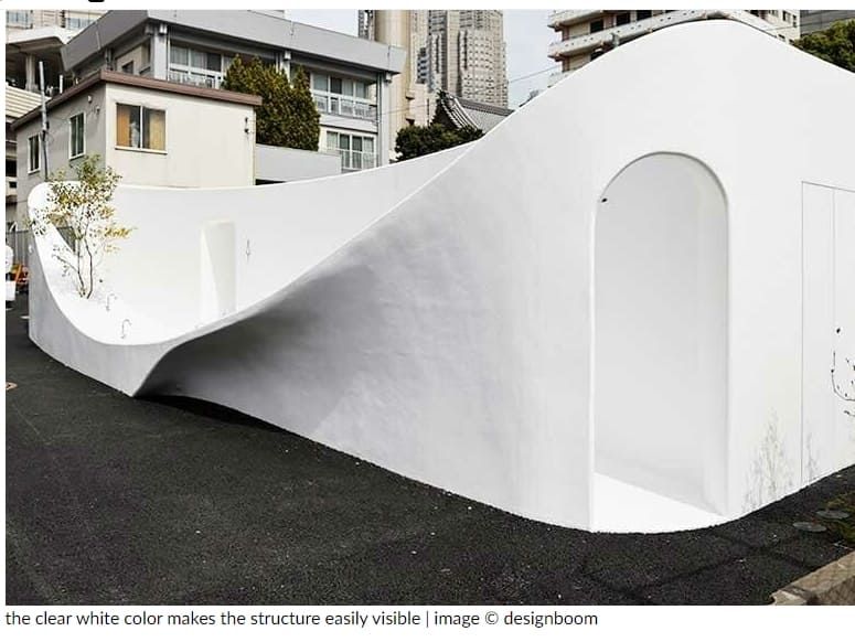 후지모토 소우의 세숫대야 모양의 도쿄 화장실 VIDEO: Sou fujimoto designs concave 'tokyo toilet' as large water vessel open to all