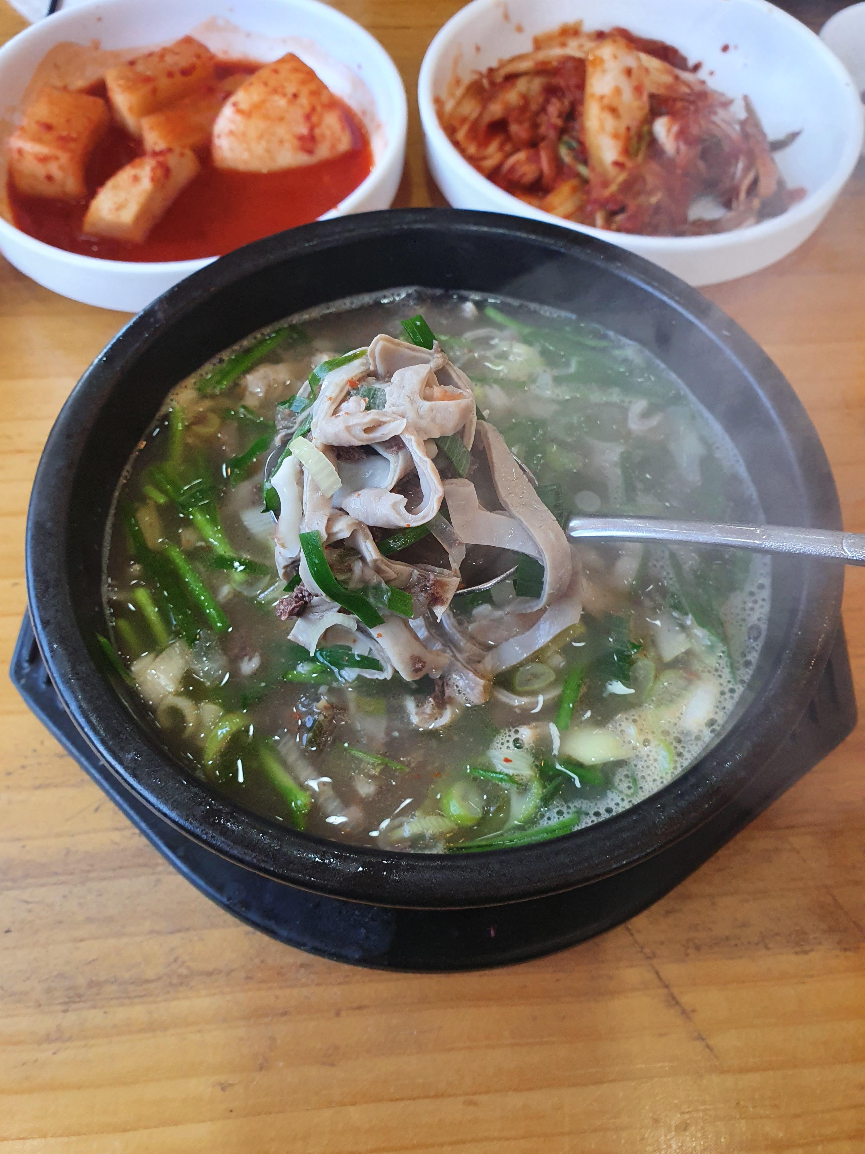 관저동 점심식사 하기 좋은 천복순대국밥 기본순대국밥이라서 순대와 내장만 들어가 있음.