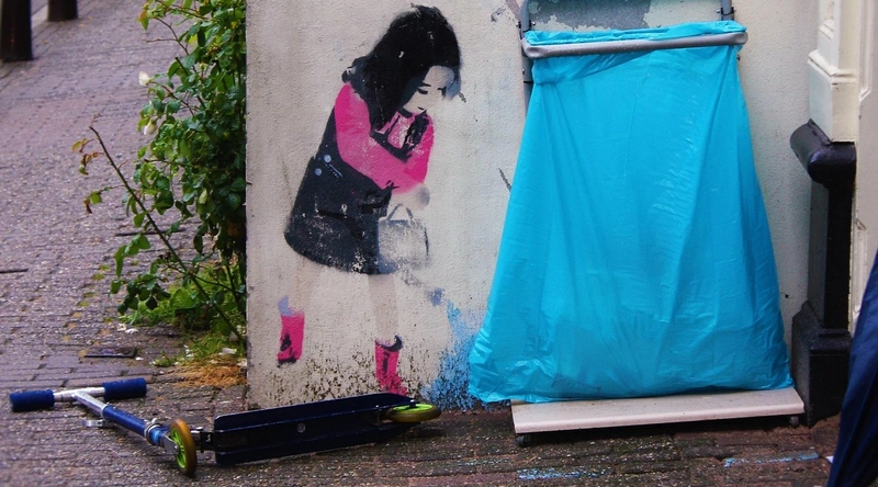 맑은 물에 빠지는 꿈해몽: 긍정적인 신호와 해석