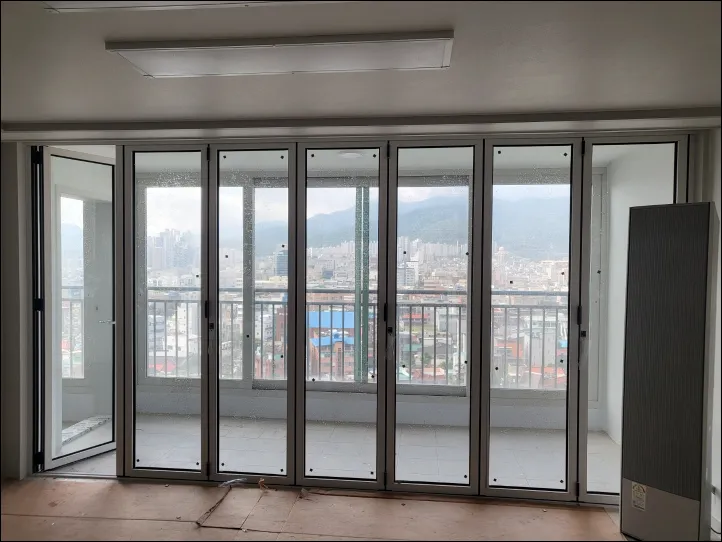 폴딩도어 출입문 개방