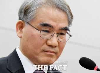 헌법재판관-조한창-판사입니다.