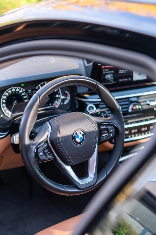 BMW-인테리어-스티어링휠-사진