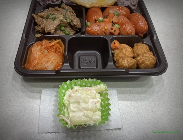 GS25 편의점 혜자로운 집밥 통통쏘야 & 불고기 도시락 2023년 7월 반찬 구성(볶음 오뎅,샐러드,볶음 김치)