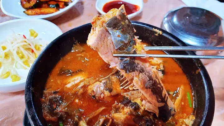 이만기 동네한바퀴 시즌2 메기찜 50여 년 전통의 삼대 메기 빠가사리 매운탕 찜 전남 장성 장성호 맛집 소개