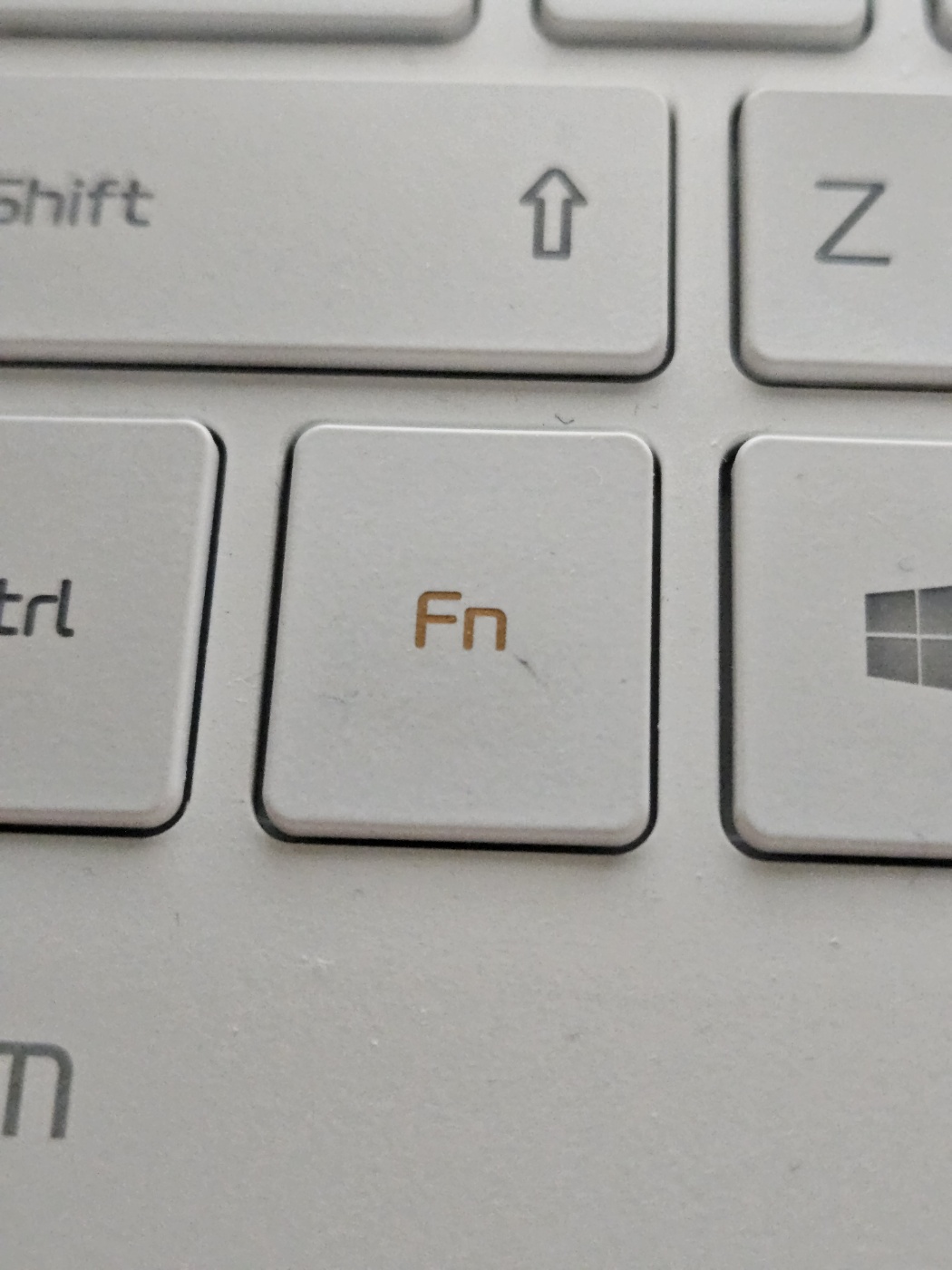 노트북 키보드 중 fn 기능 키를 확대한 사진