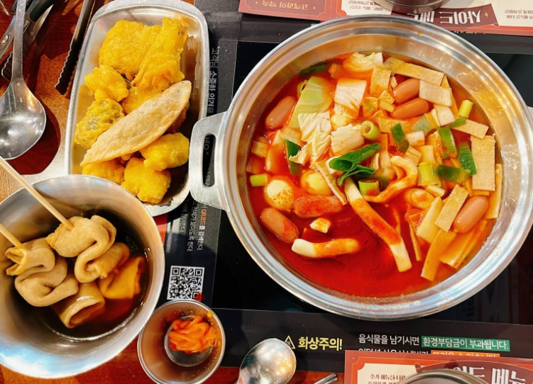 두끼떡볶이 음식 사진