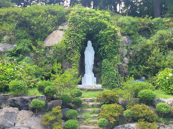 동해 천곡동성당 성모동산 성모상 사진