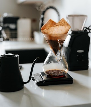 커피 하루 두 잔&amp;#44; 여성 인지 기능&middot;신체 건강에 &lsquo;효자&rsquo;