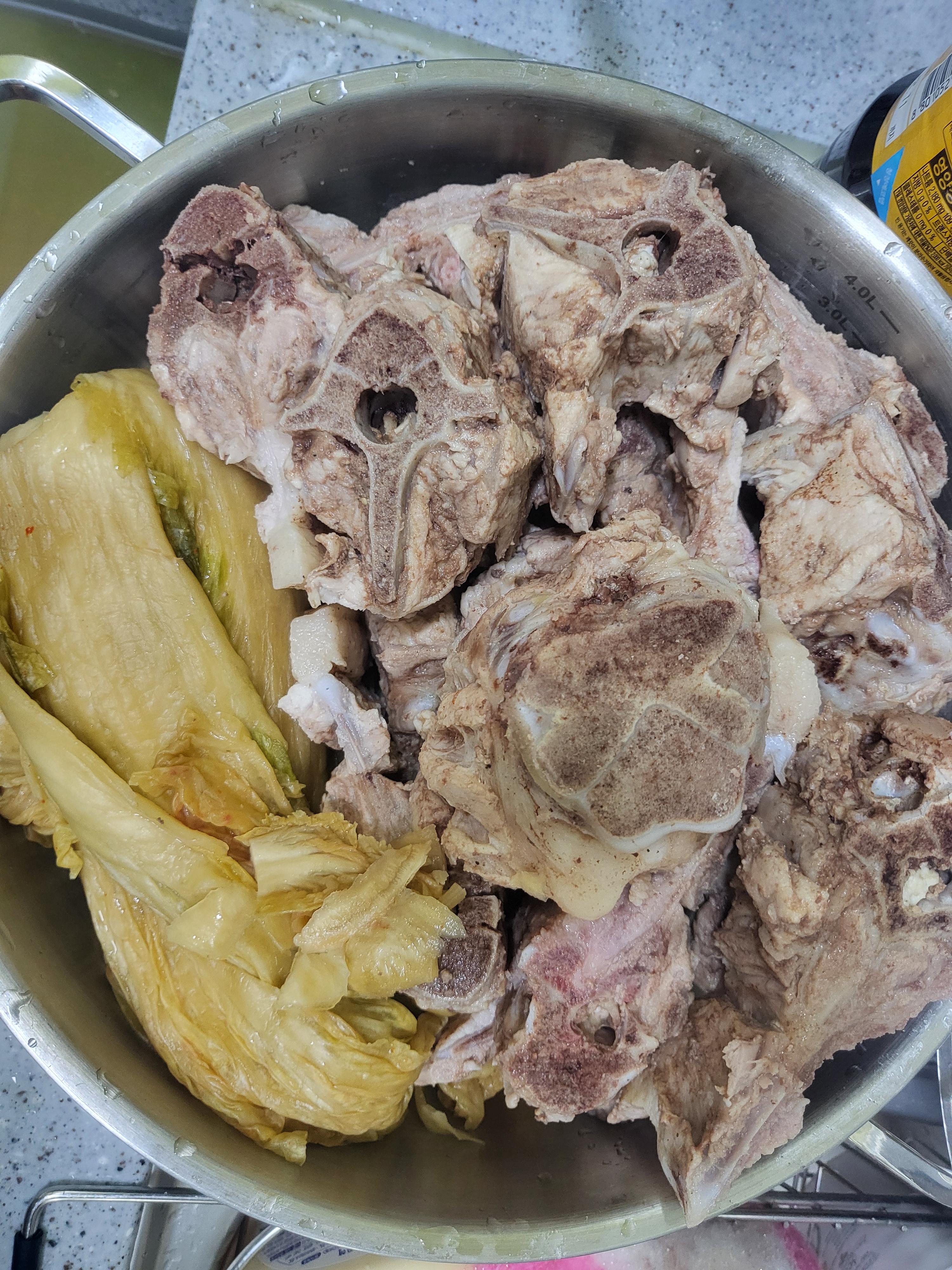묵은지 뼈찜만들기